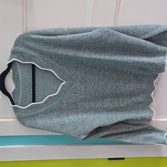 V neck light green white sweater polyester NWOT New without tags Fall Winter - Picture 1 of 5